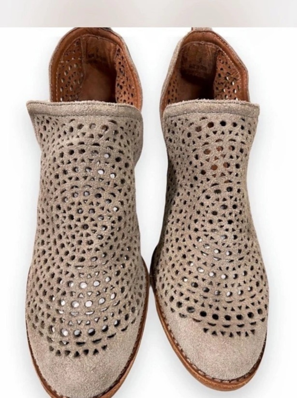 JEFFREY CAMPBELL ROSALEE
ANKLE BOOTIE TAUPE SUEDE SIZE 9